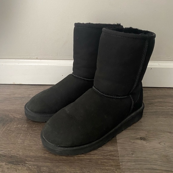 Almost brand new Uggs - Picture 5 of 7